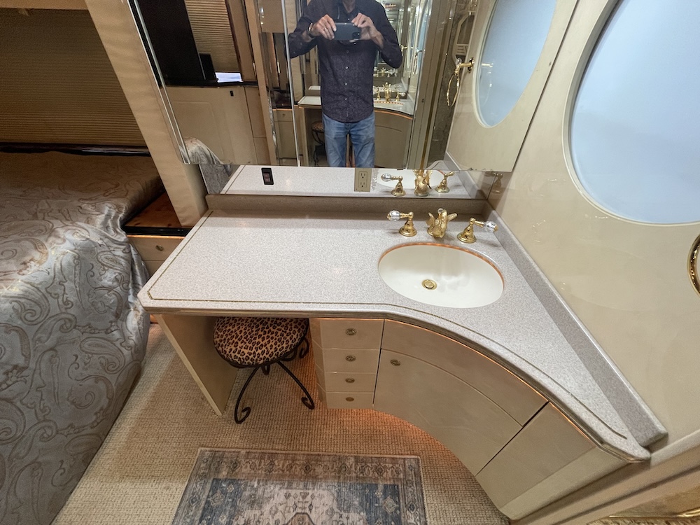 2002 Prevost Featherlite H3-45 For Sale