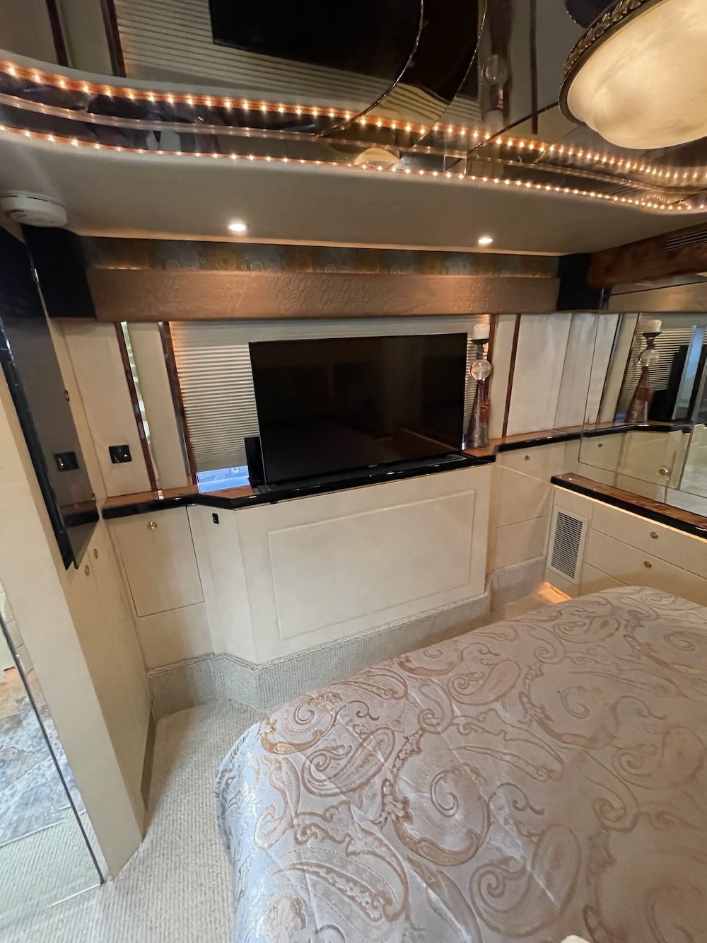 2002 Prevost Featherlite H3-45 For Sale