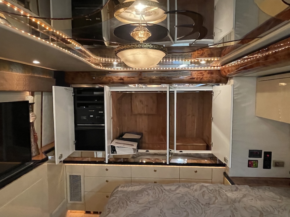 2002 Prevost Featherlite H3-45 For Sale