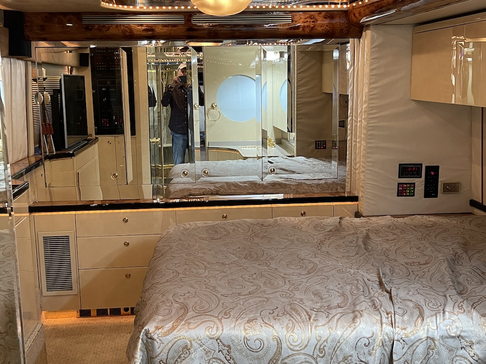 2002 Prevost Featherlite H3-45 For Sale