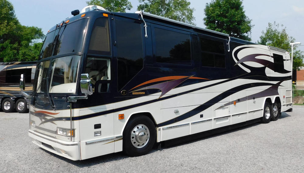 2002 Prevost Featherlite H3-45 For Sale