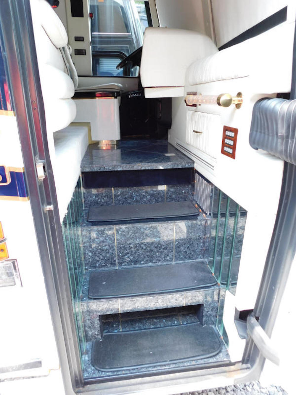 2002 Prevost Featherlite H3-45 For Sale