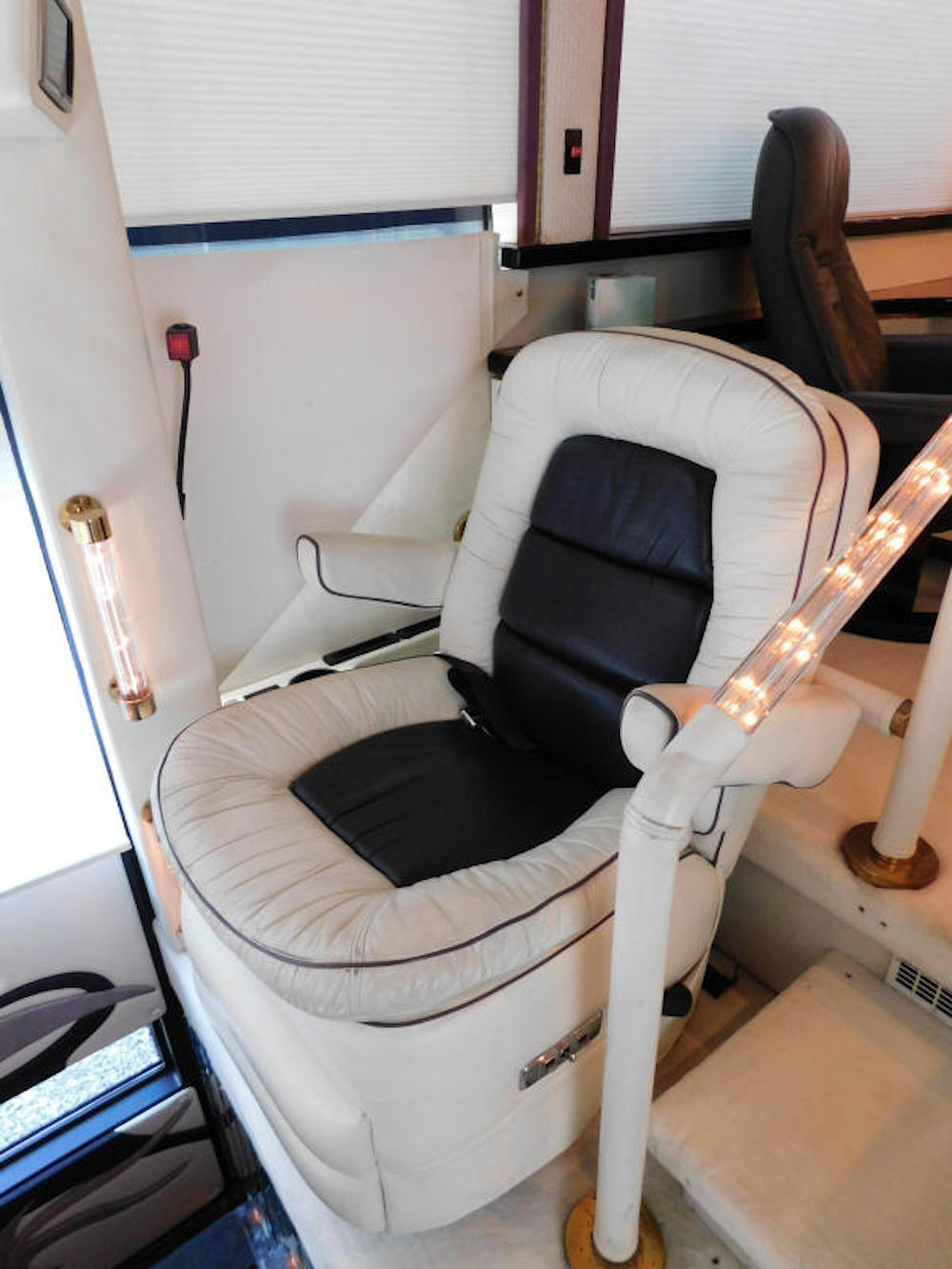 2002 Prevost Featherlite H3-45 For Sale