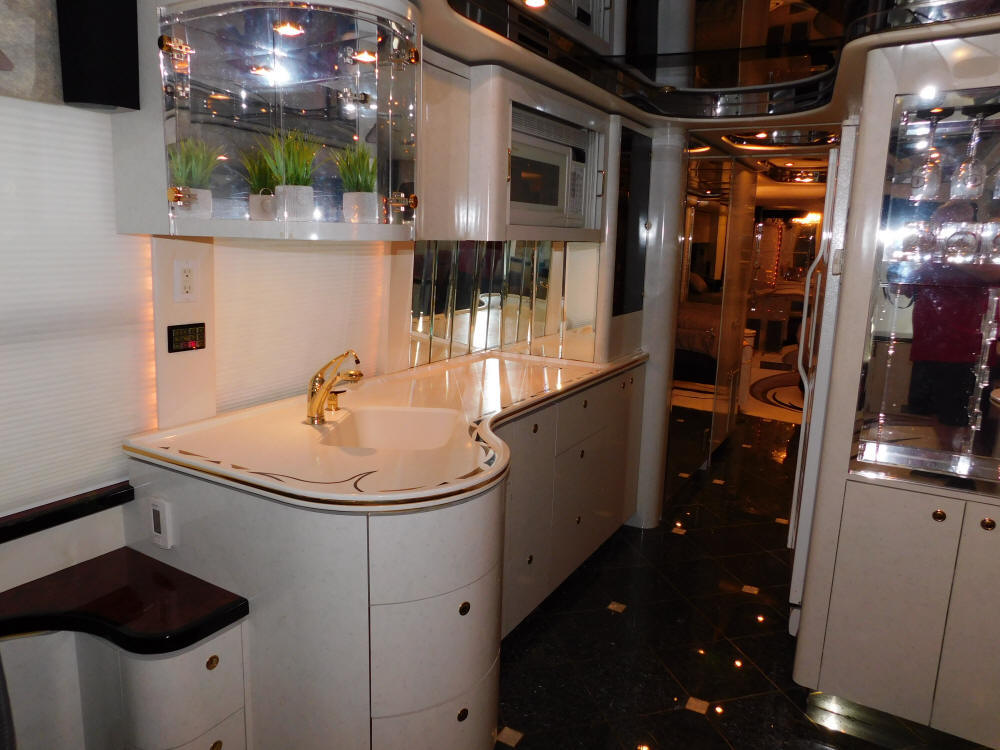 2002 Prevost Featherlite H3-45 For Sale