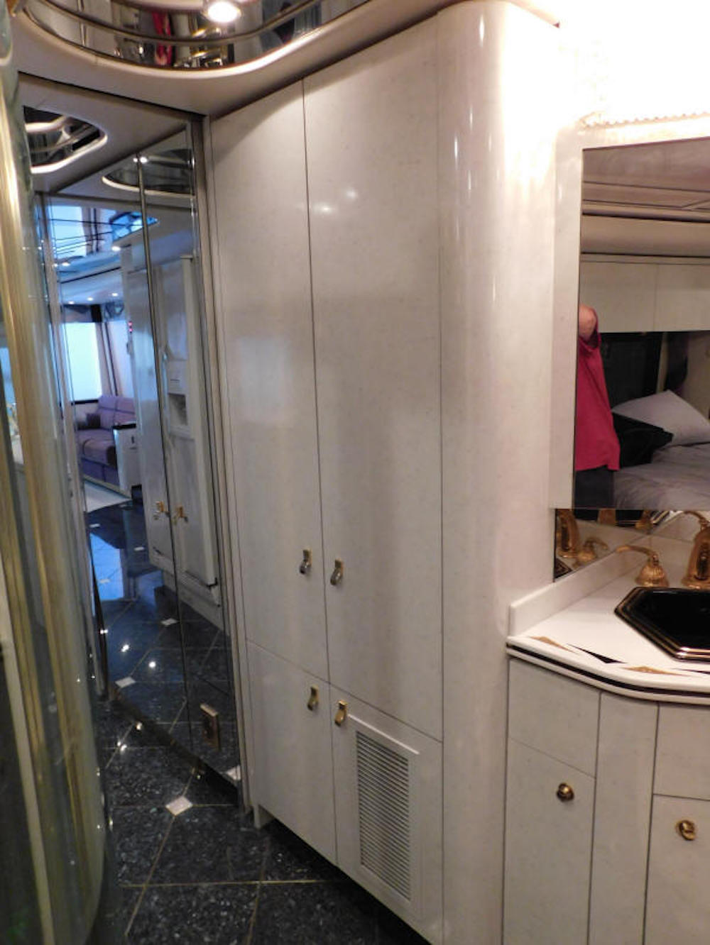 2002 Prevost Featherlite H3-45 For Sale