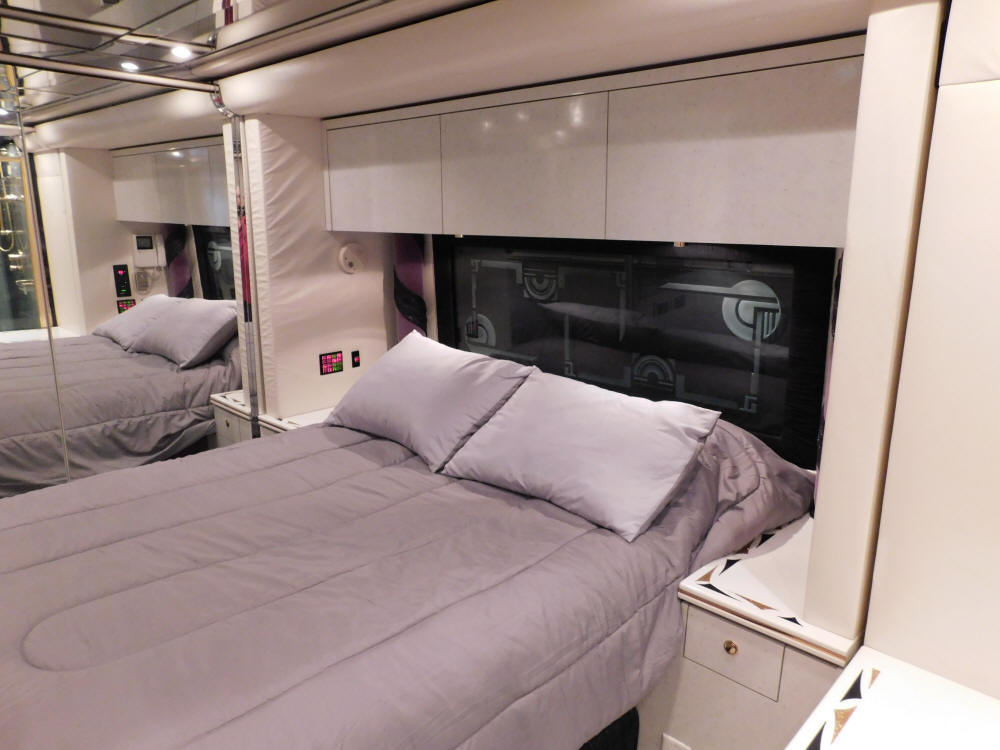 2002 Prevost Featherlite H3-45 For Sale