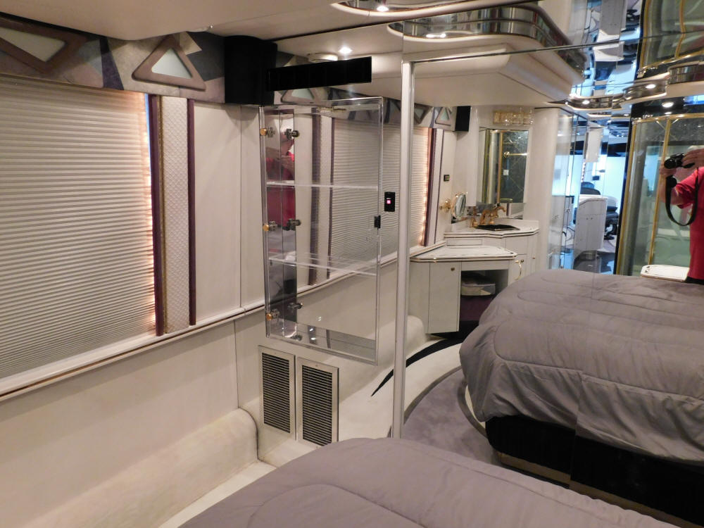 2002 Prevost Featherlite H3-45 For Sale