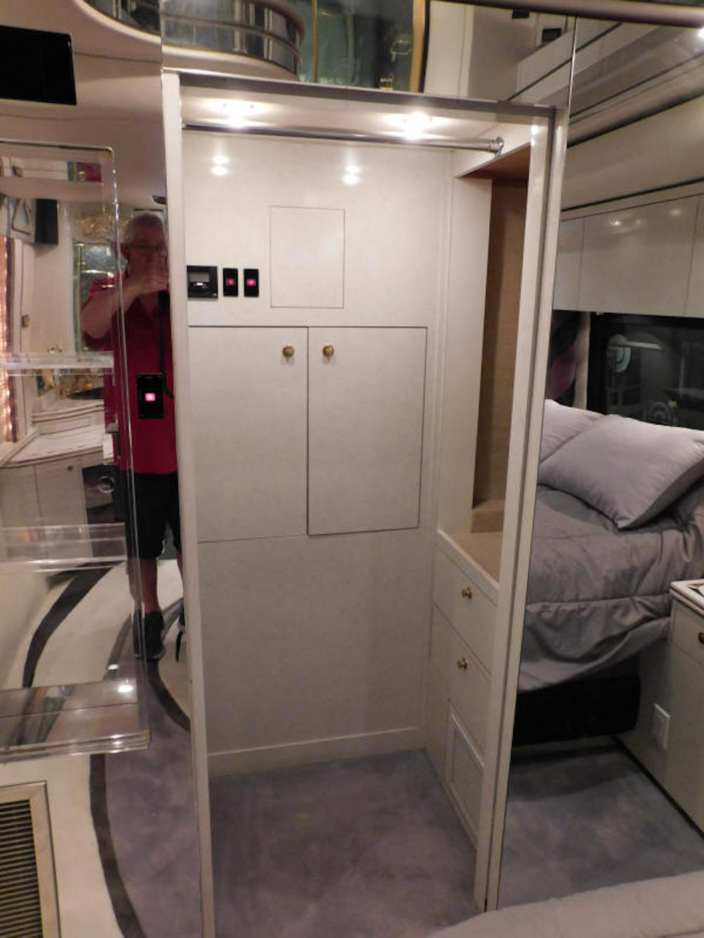 2002 Prevost Featherlite H3-45 For Sale