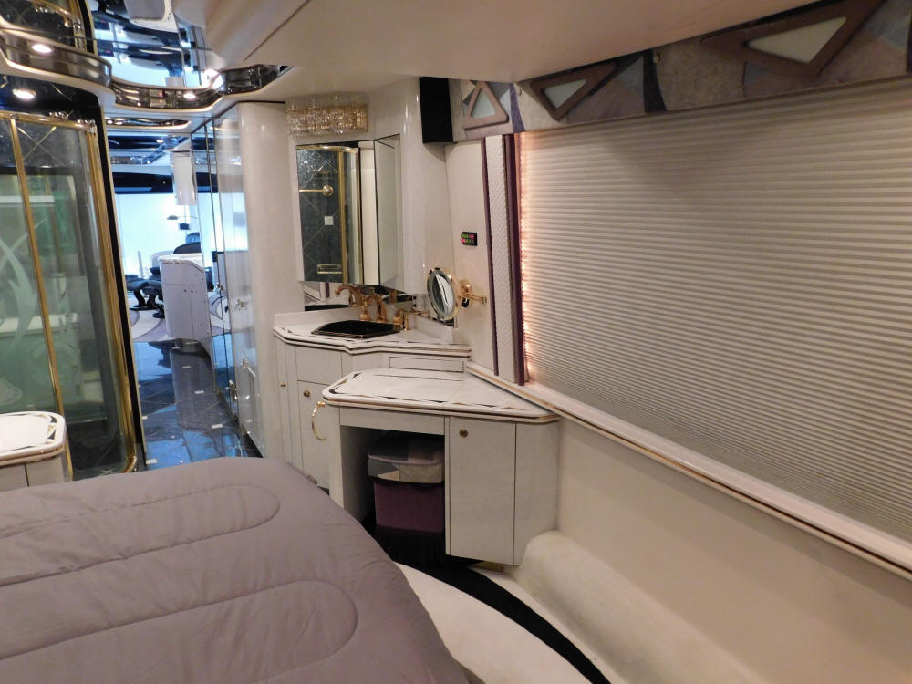 2002 Prevost Featherlite H3-45 For Sale