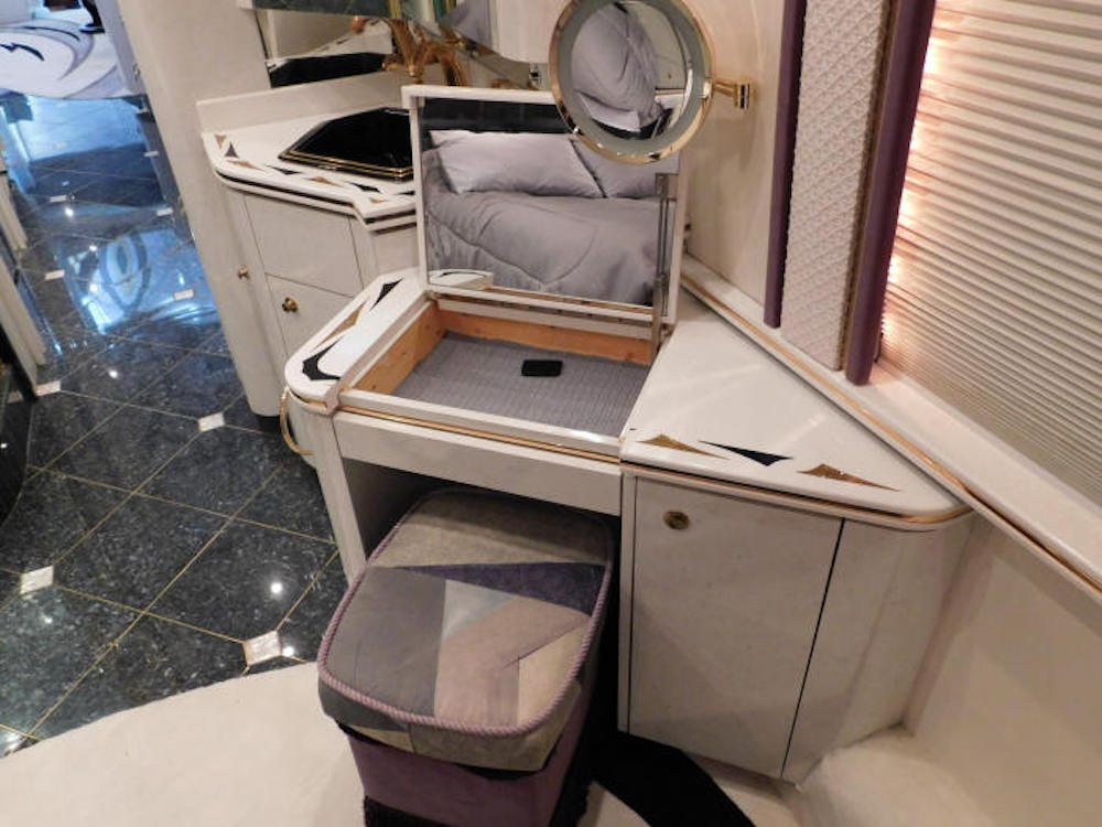 2002 Prevost Featherlite H3-45 For Sale