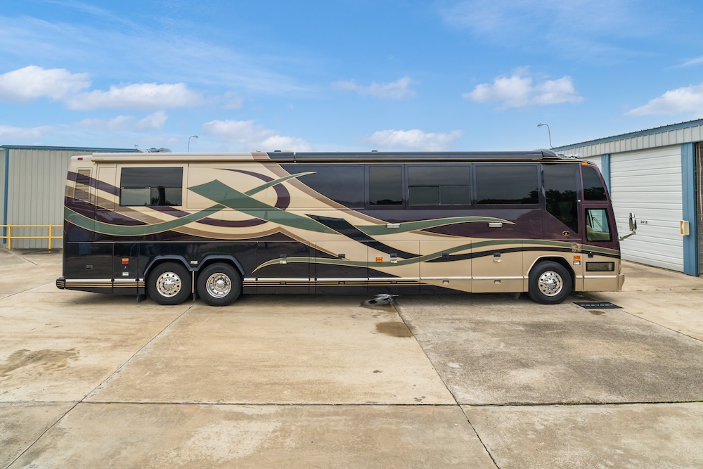 2002 Prevost Featherlite H3-45 For Sale