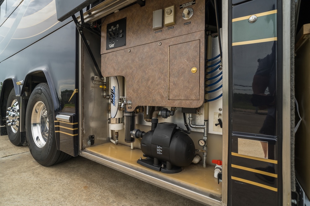 2002 Prevost Featherlite H3-45 For Sale