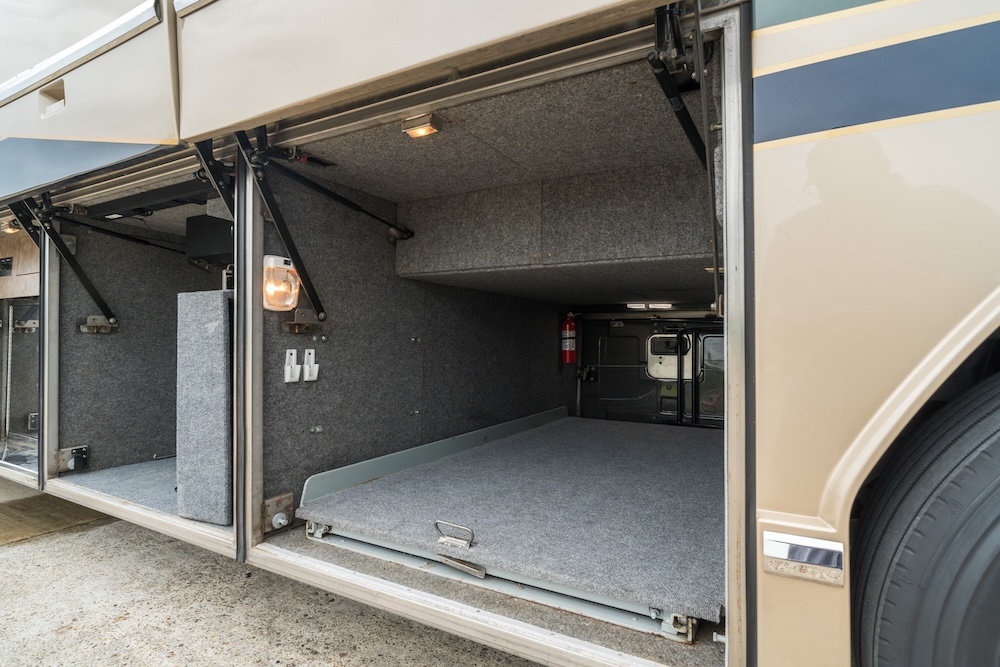 2002 Prevost Featherlite H3-45 For Sale