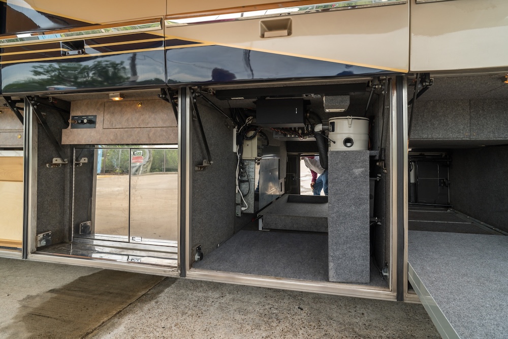 2002 Prevost Featherlite H3-45 For Sale