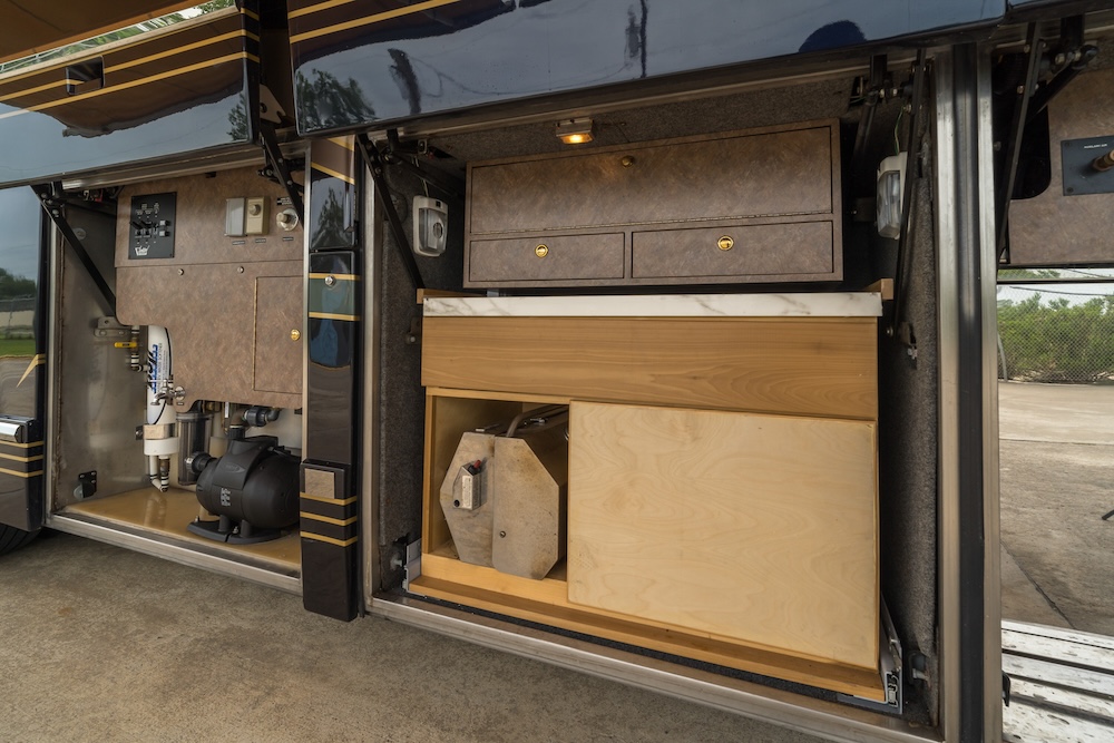 2002 Prevost Featherlite H3-45 For Sale
