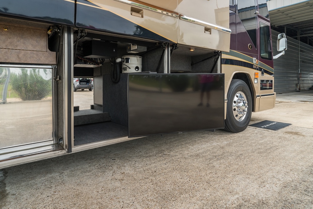 2002 Prevost Featherlite H3-45 For Sale