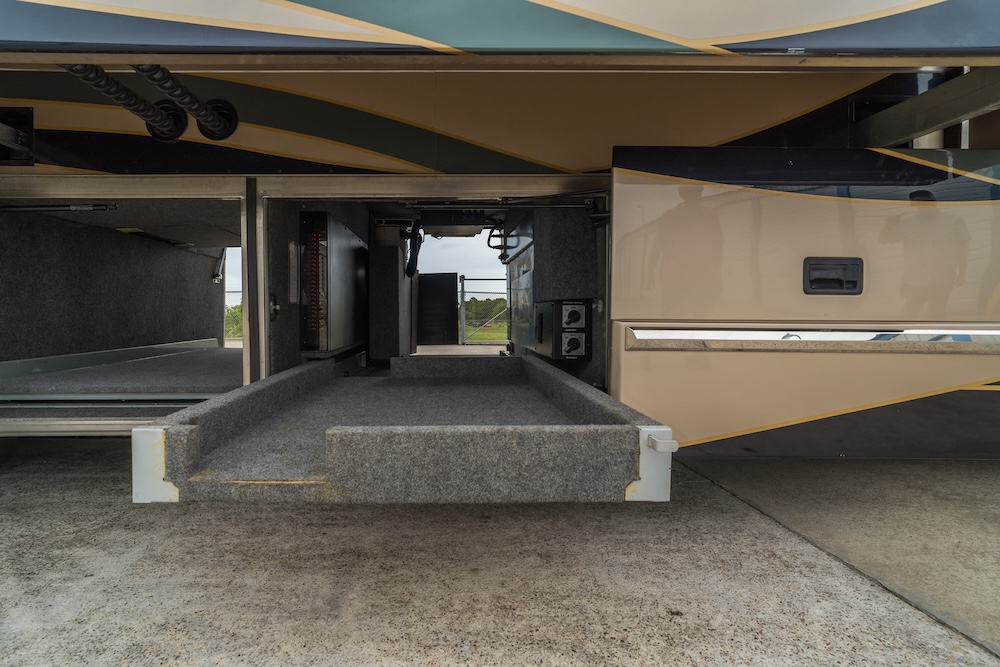 2002 Prevost Featherlite H3-45 For Sale