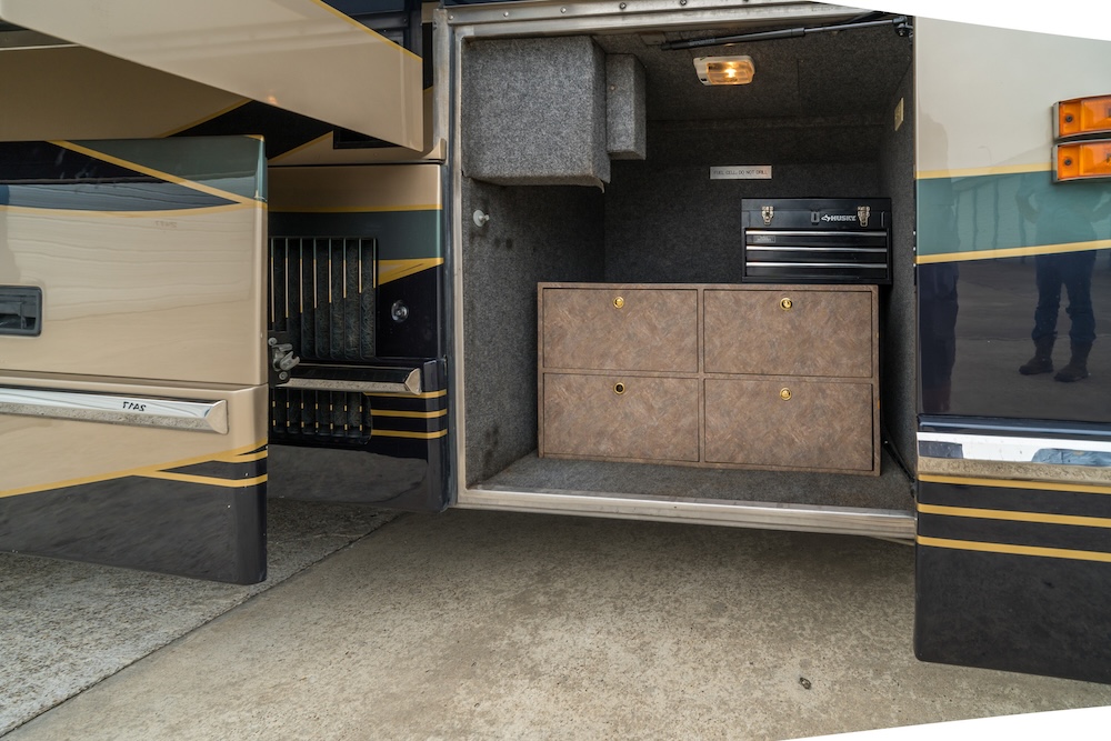 2002 Prevost Featherlite H3-45 For Sale