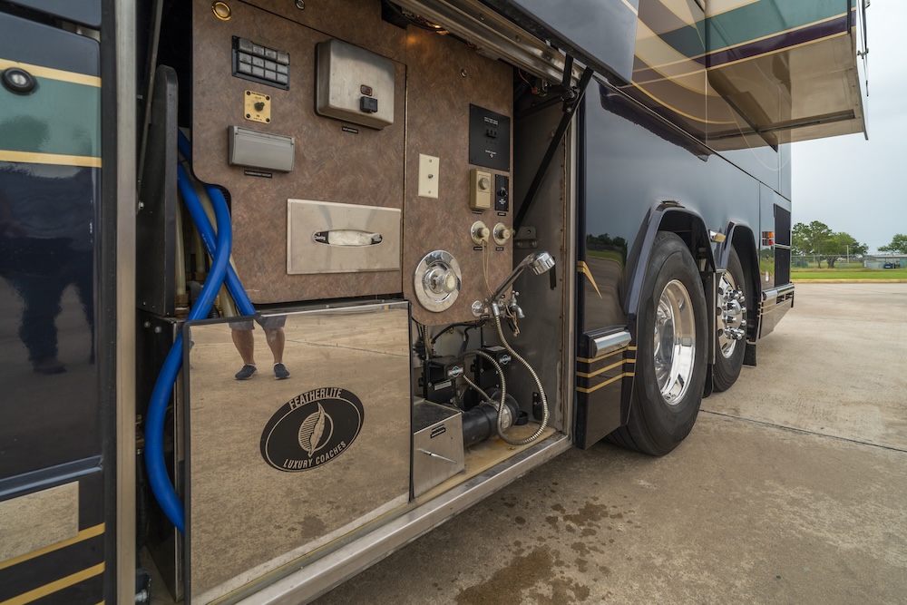 2002 Prevost Featherlite H3-45 For Sale