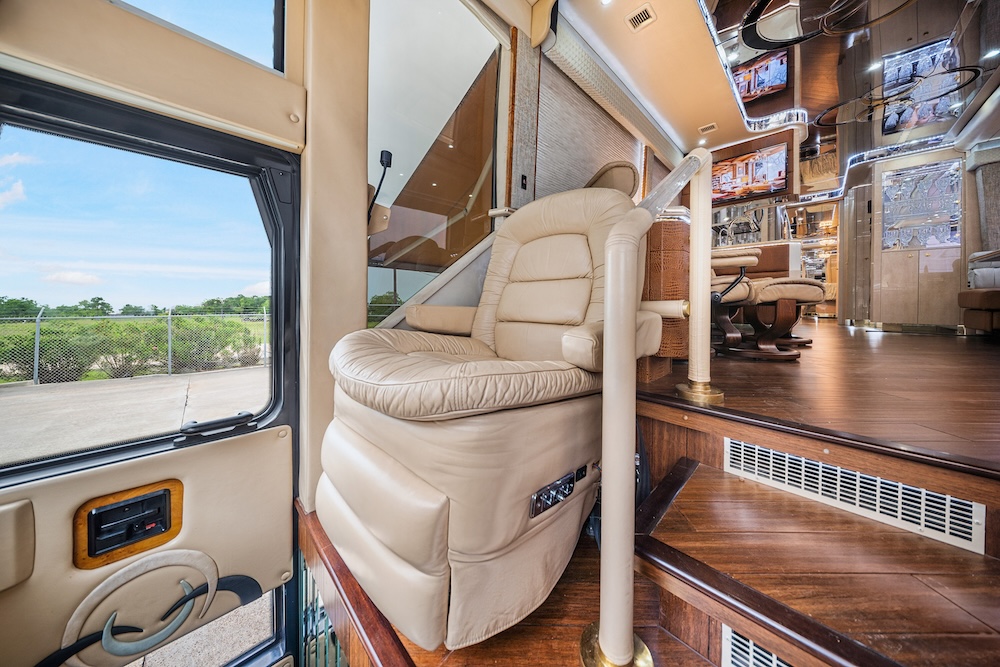 2002 Prevost Featherlite H3-45 For Sale