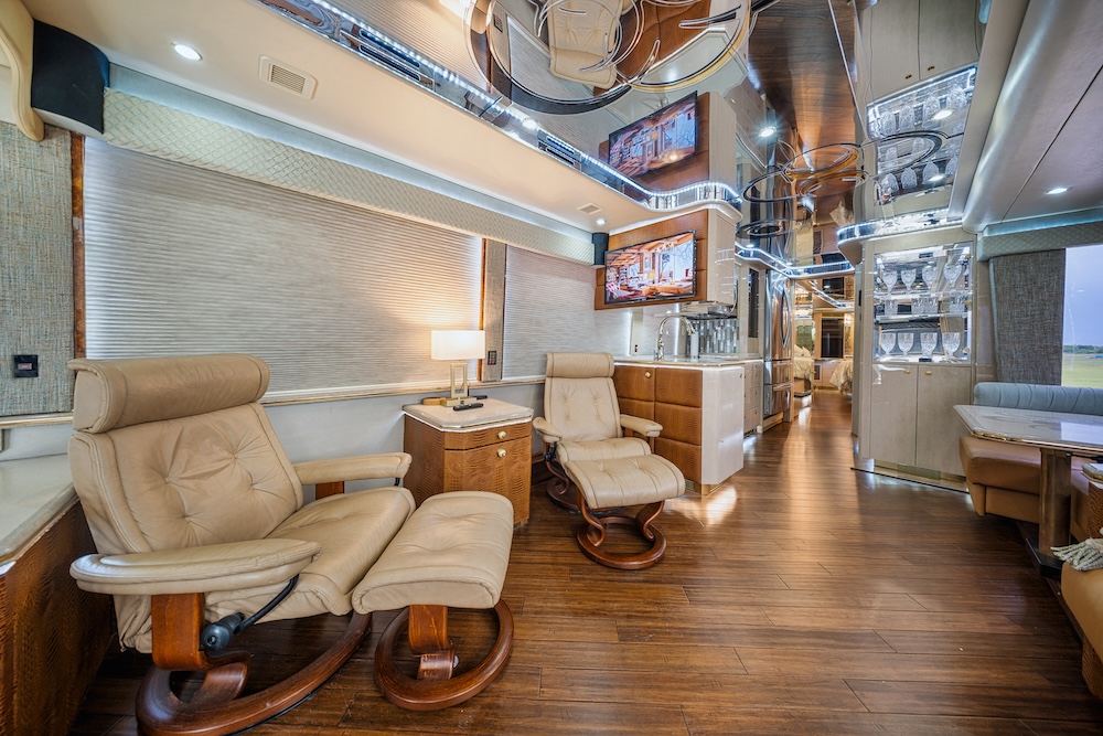 2002 Prevost Featherlite H3-45 For Sale