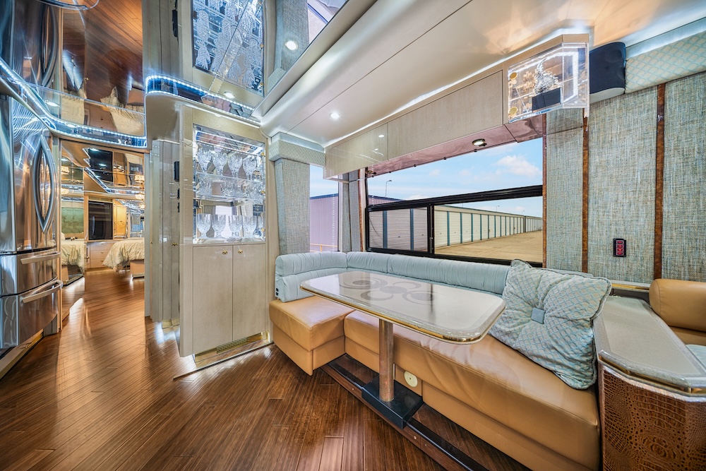 2002 Prevost Featherlite H3-45 For Sale