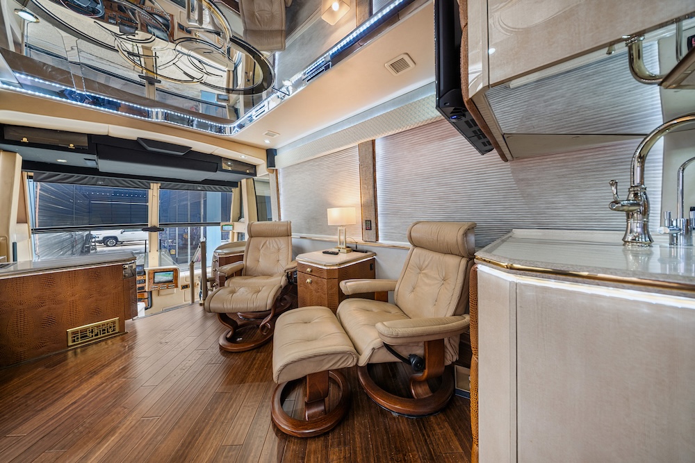 2002 Prevost Featherlite H3-45 For Sale