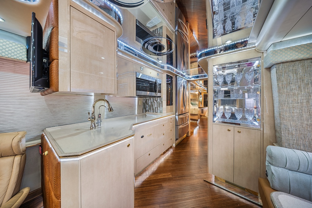 2002 Prevost Featherlite H3-45 For Sale