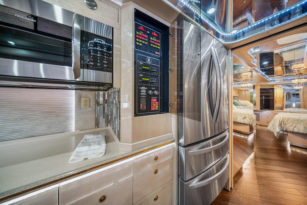 2002 Prevost Featherlite H3-45 For Sale