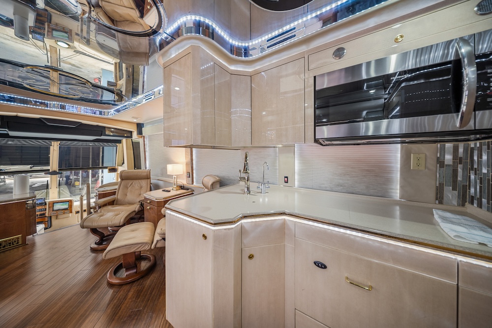 2002 Prevost Featherlite H3-45 For Sale