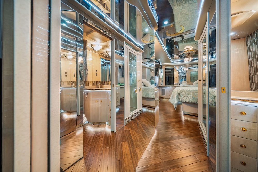 2002 Prevost Featherlite H3-45 For Sale