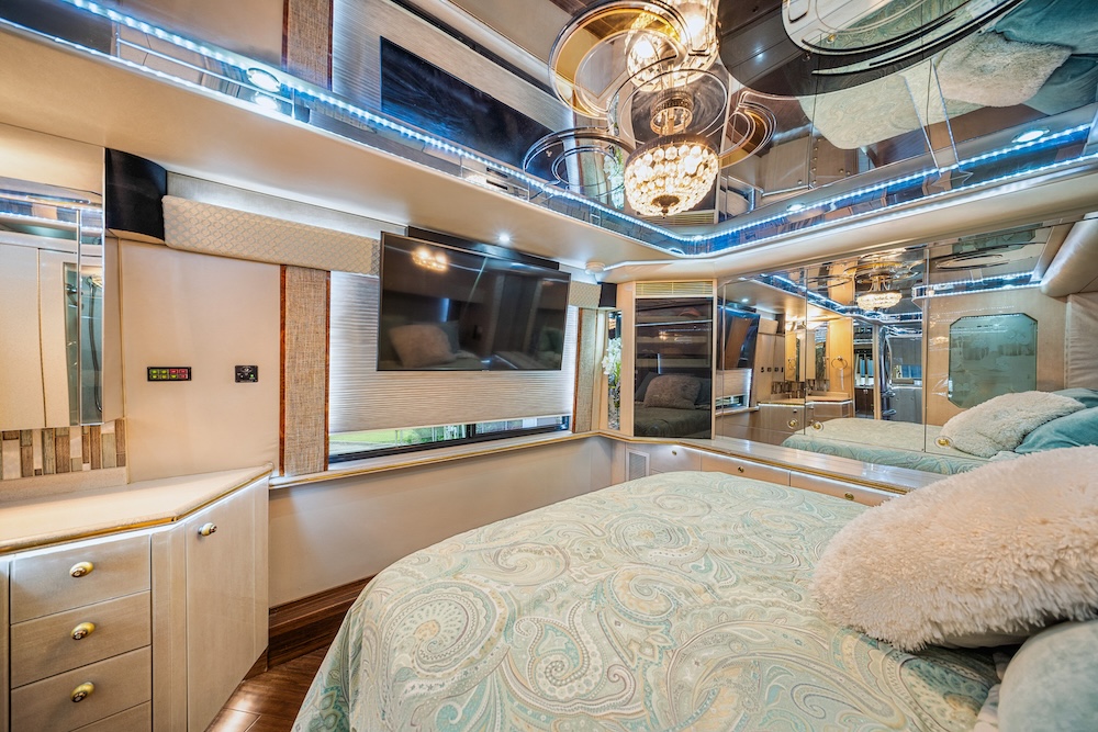 2002 Prevost Featherlite H3-45 For Sale