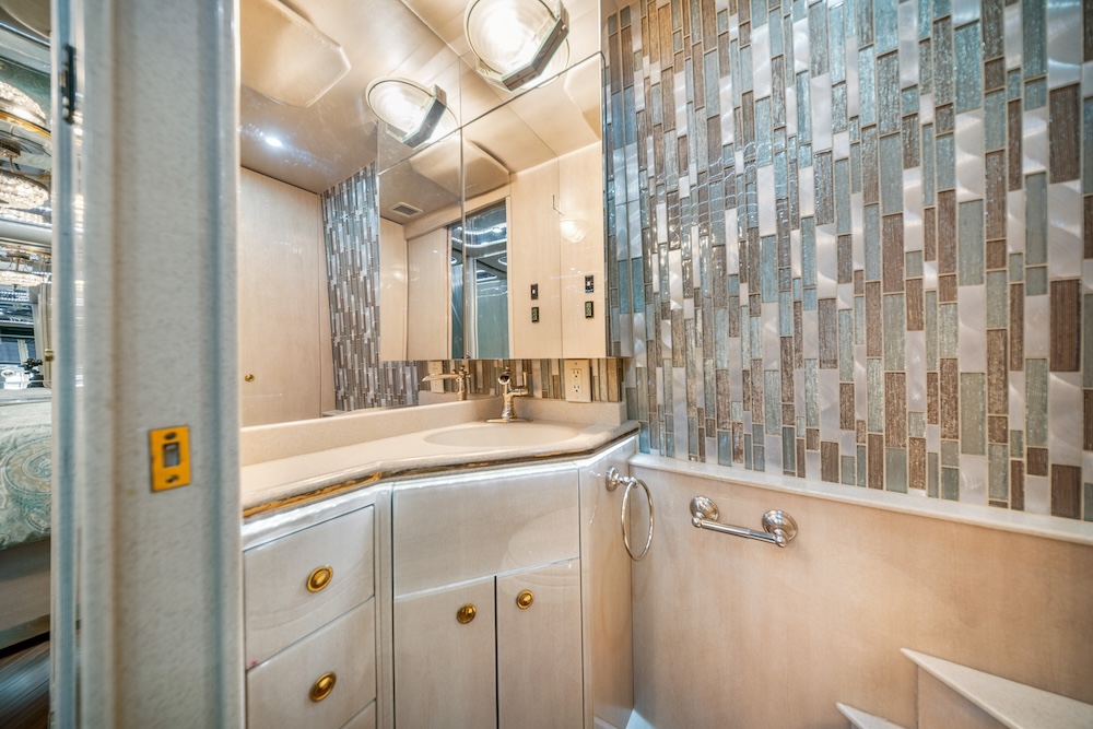 2002 Prevost Featherlite H3-45 For Sale