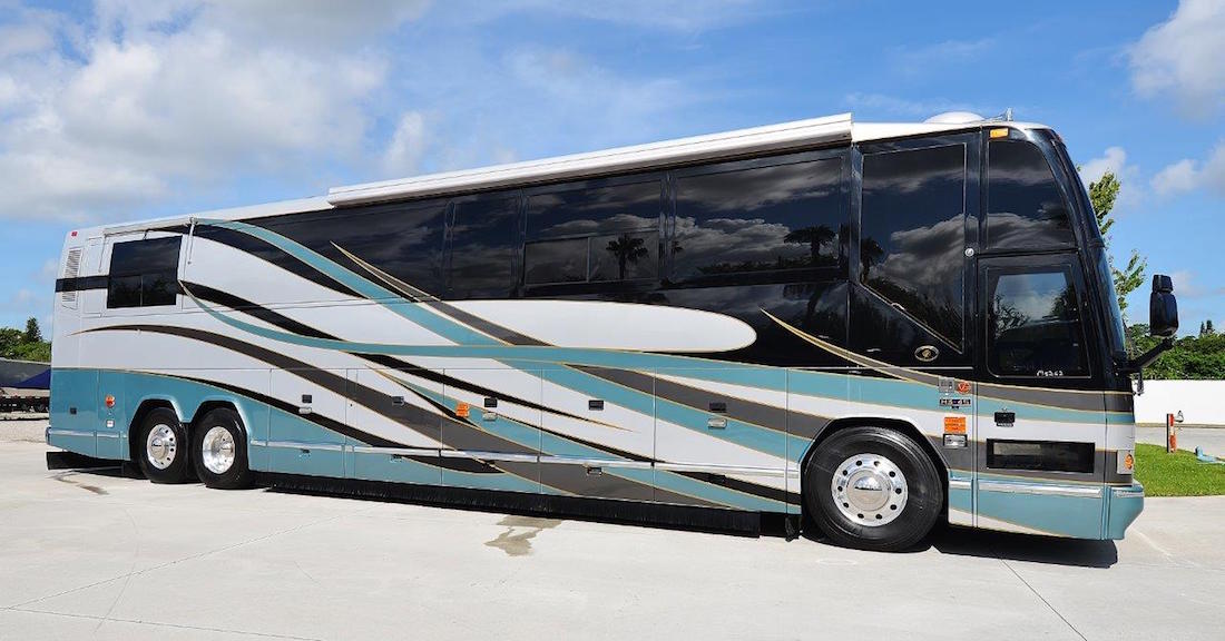 2002 Prevost Featherlite H3-45 For Sale