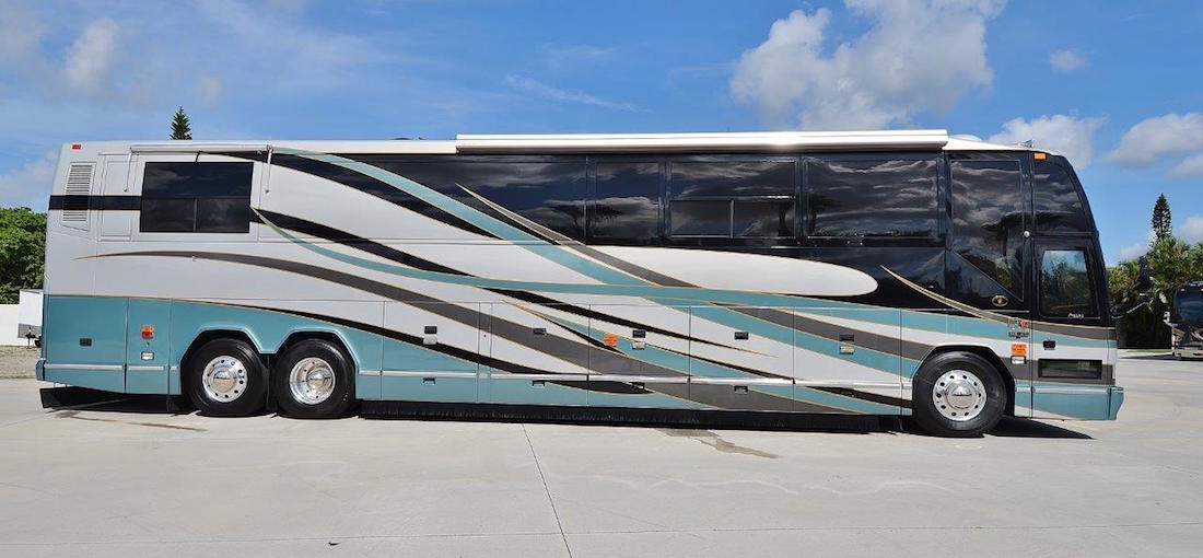 2002 Prevost Featherlite H3-45 For Sale