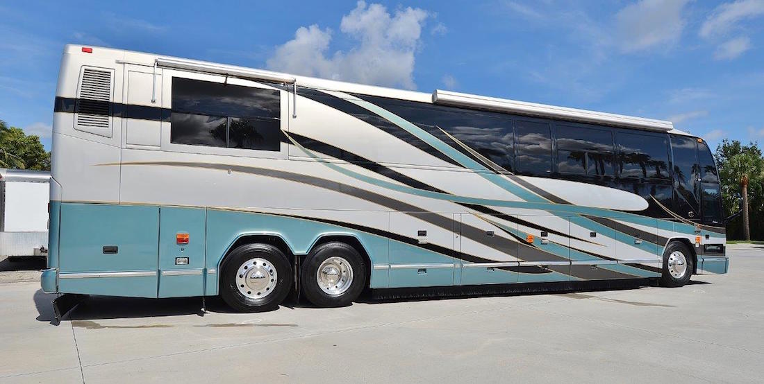 2002 Prevost Featherlite H3-45 For Sale