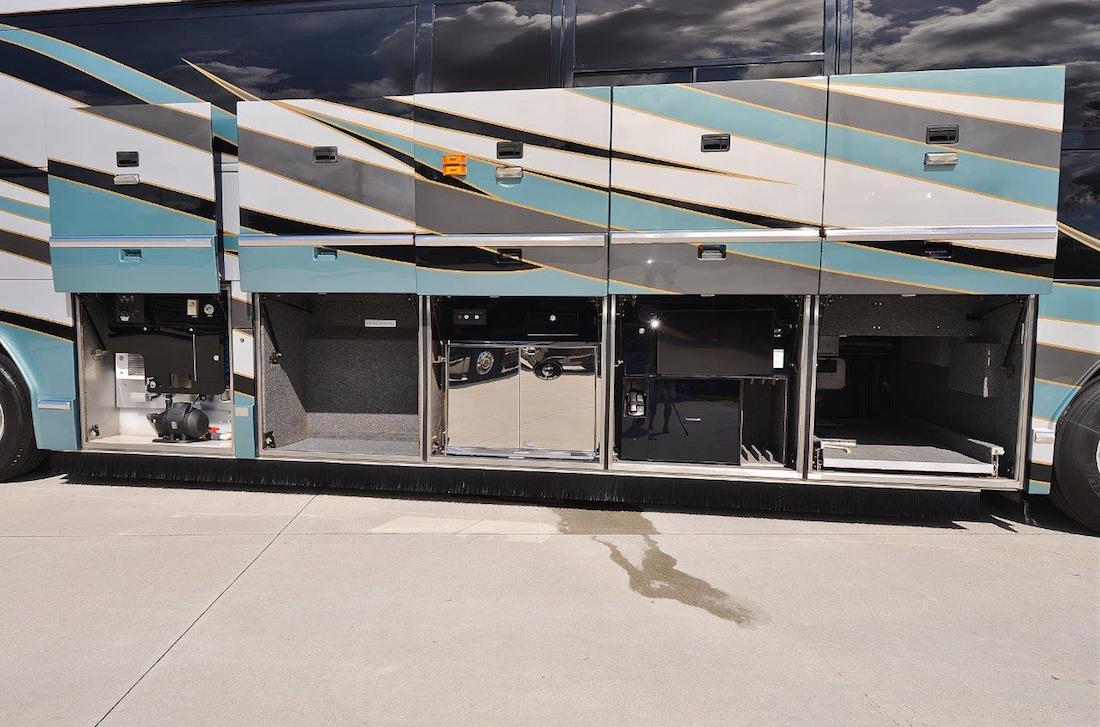 2002 Prevost Featherlite H3-45 For Sale