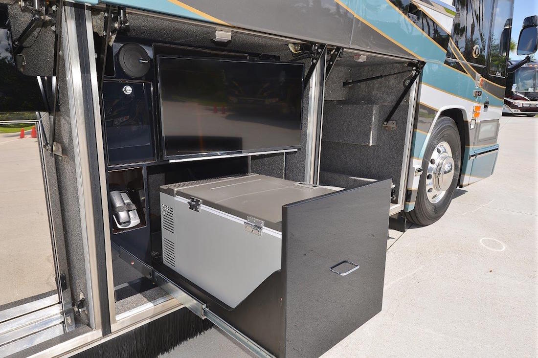 2002 Prevost Featherlite H3-45 For Sale