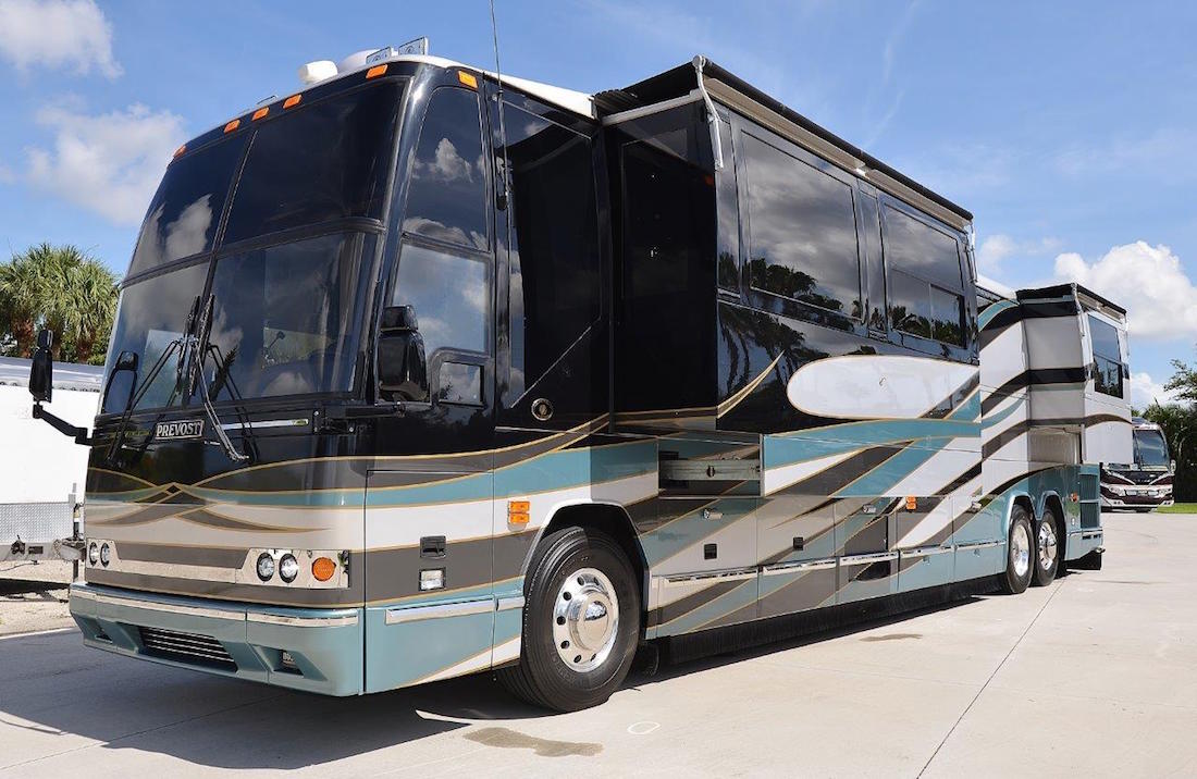 2002 Prevost Featherlite H3-45 For Sale