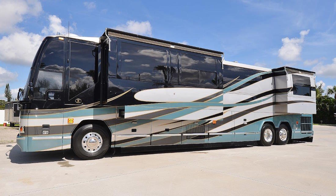 2002 Prevost Featherlite H3-45 For Sale