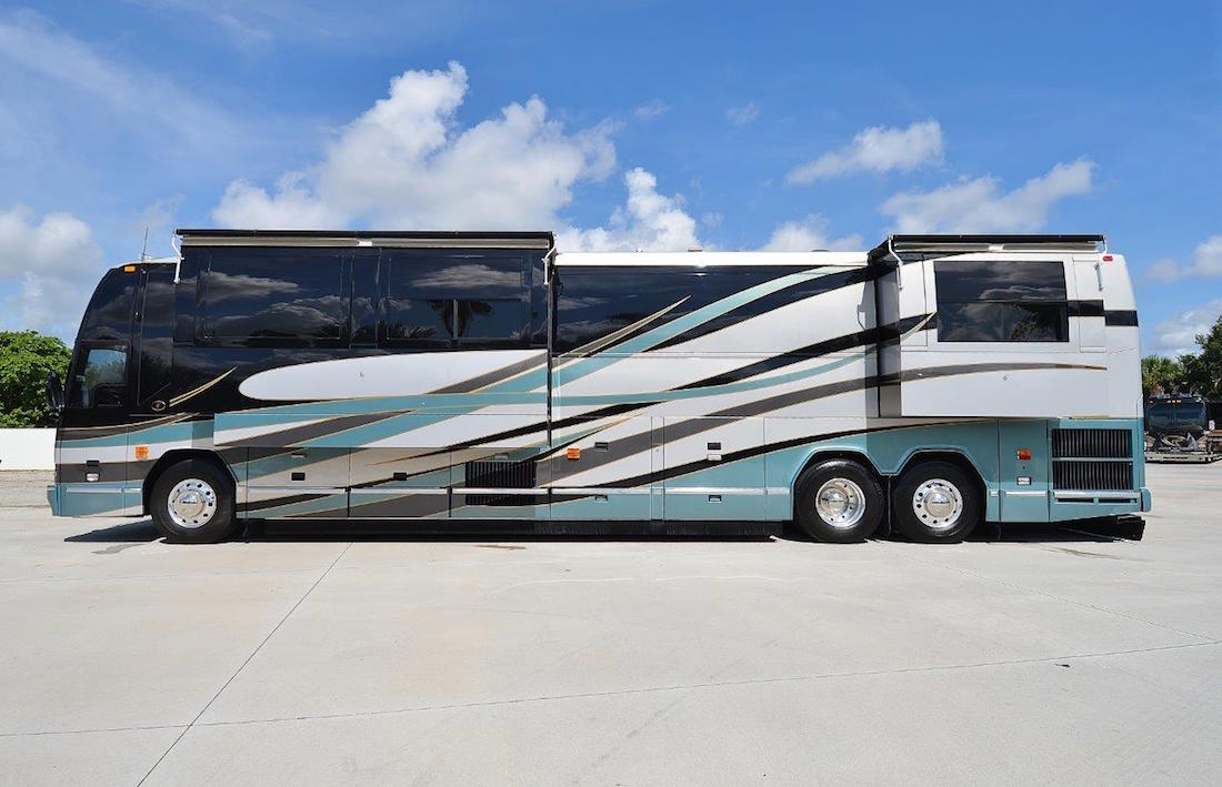 2002 Prevost Featherlite H3-45 For Sale