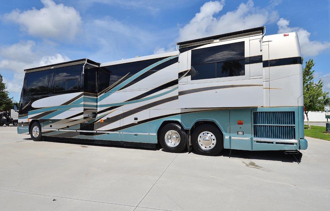 2002 Prevost Featherlite H3-45 For Sale