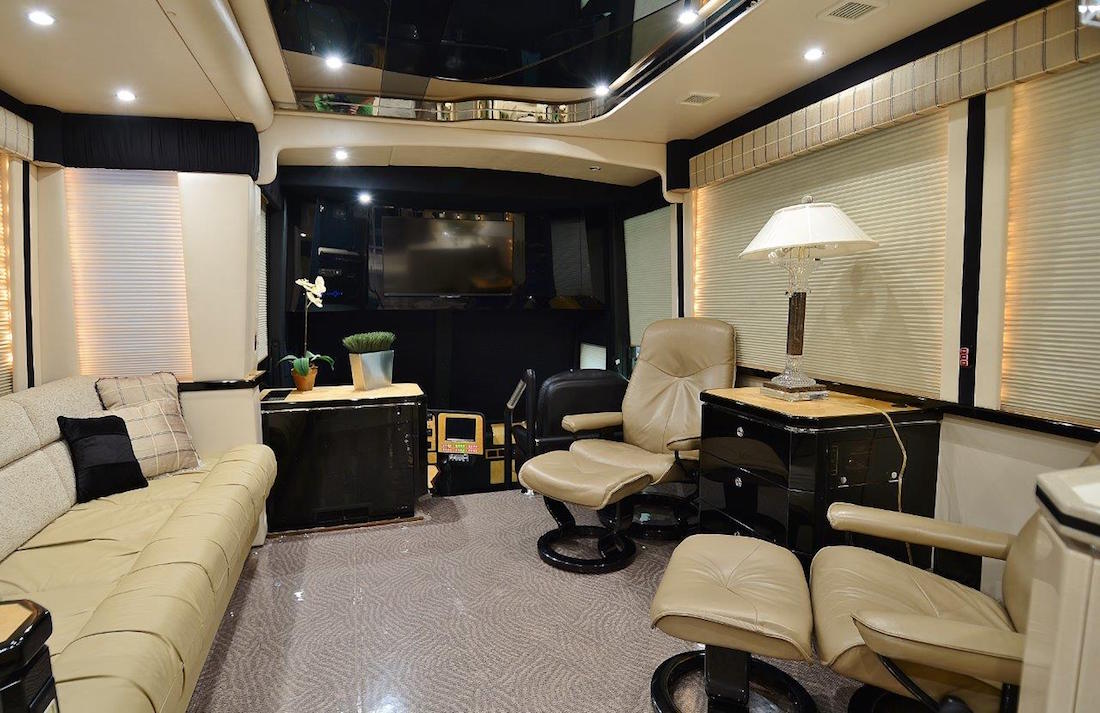 2002 Prevost Featherlite H3-45 For Sale