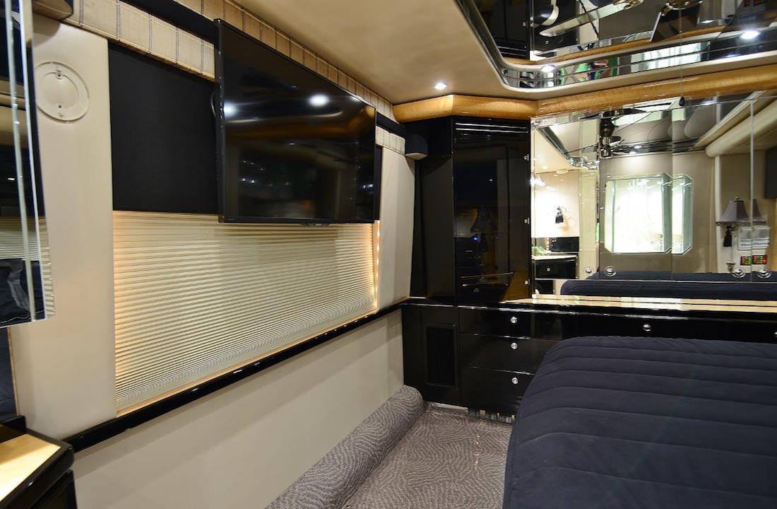 2002 Prevost Featherlite H3-45 For Sale