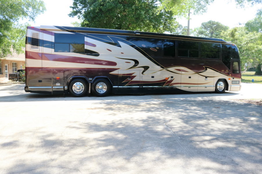 2002 Prevost Featherlite H3-45 For Sale