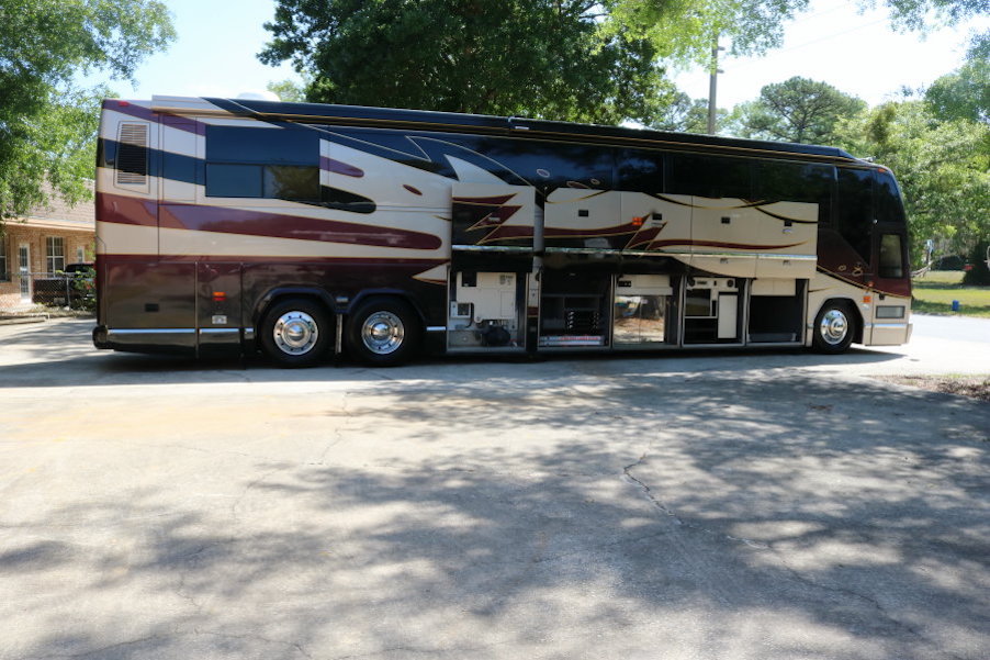 2002 Prevost Featherlite H3-45 For Sale