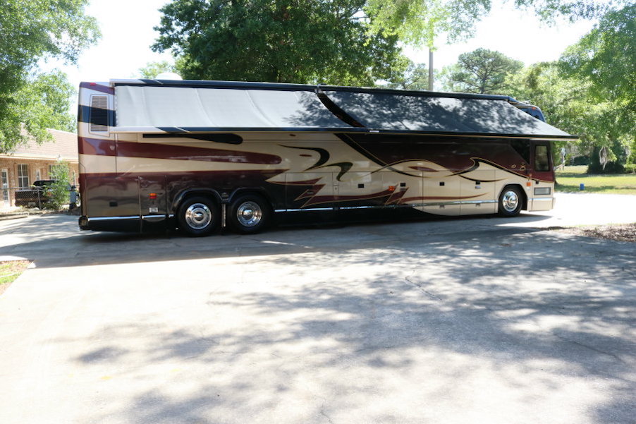 2002 Prevost Featherlite H3-45 For Sale