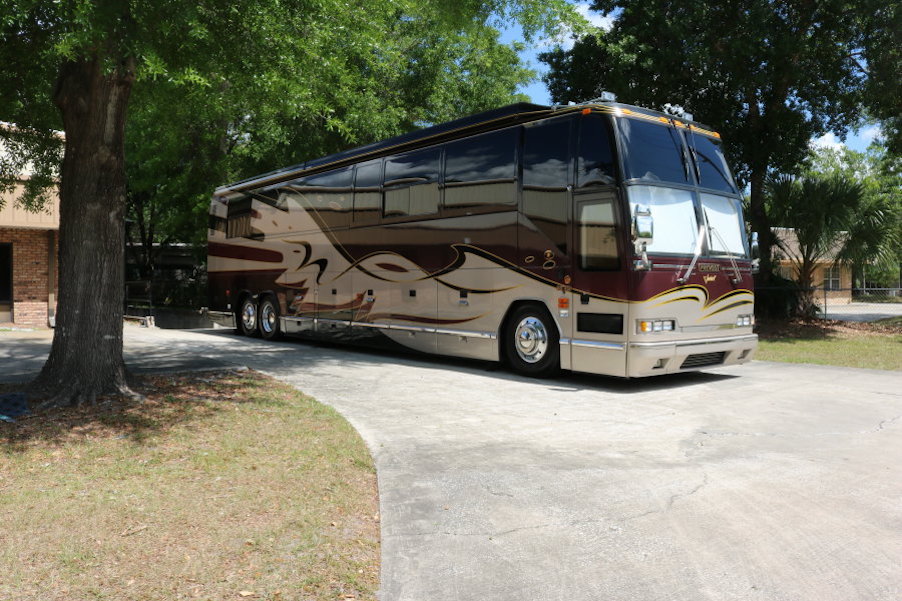 2002 Prevost Featherlite H3-45 For Sale