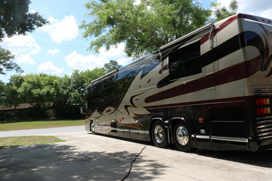 2002 Prevost Featherlite H3-45 For Sale