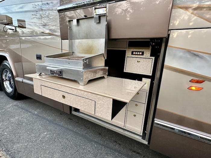 2002 Prevost Marathon H3-45 For Sale